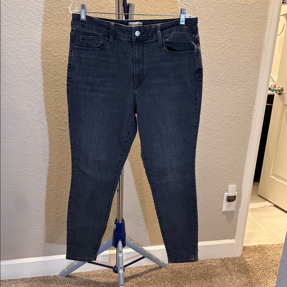 Universal Threads grayish black high rise skinny Jean’s. Size 12